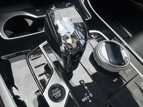 Used 2022 BMW X7 M50i w/ Dynamic Handling Package AWD/4WD image 40