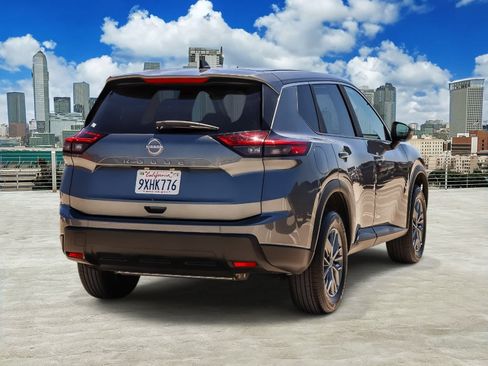 Used 2026 Nissan Rogue SV FWD image 4
