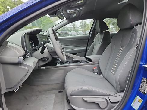 Used 2025 Hyundai Elantra Sport FWD image 10