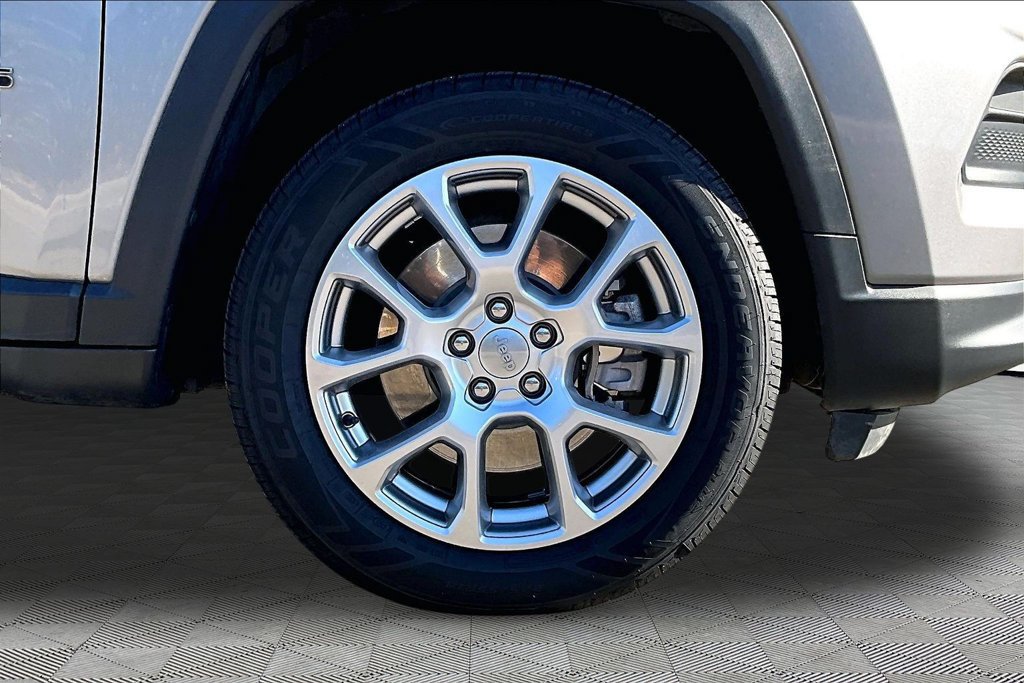 Used 2023 Jeep Compass Latitude AWD/4WD image 23