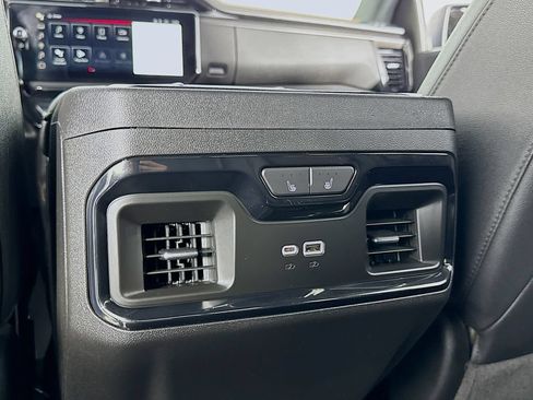 Used 2022 GMC Sierra 1500 AT4 w/ Technology Package AWD/4WD image 19