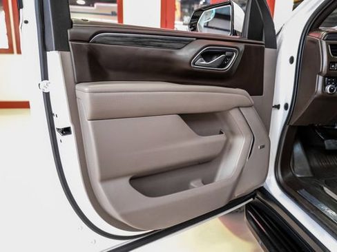 Used 2022 GMC Yukon XL SLT w/ SLT Premium Package image 42