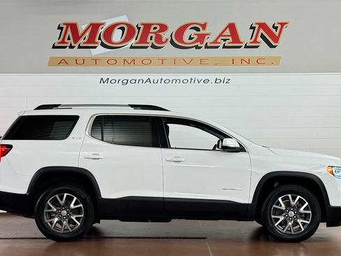Used 2023 GMC Acadia SLE w/ Driver Convenience Package image 2