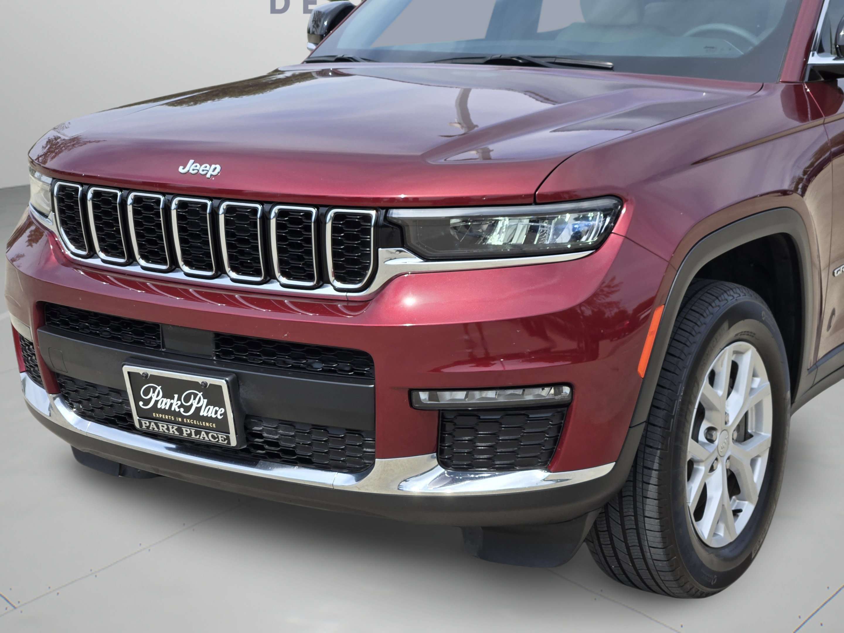Used 2023 Jeep Grand Cherokee L Limited AWD/4WD image 32