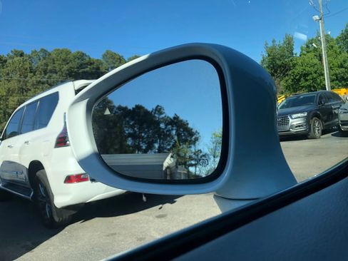 Used 2017 Chrysler Pacifica Touring-L image 12