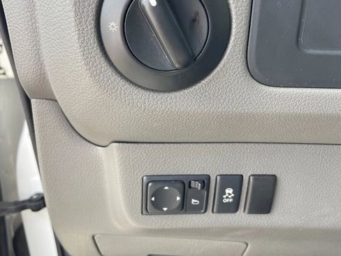 Used 2020 Nissan NV 2500 SV w/ Back Door Glass Package image 16