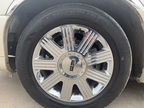 Used 2003 Lincoln Town Car Cartier RWD image 11
