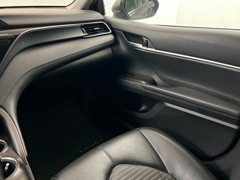 Used 2024 Toyota Camry SE FWD image 11