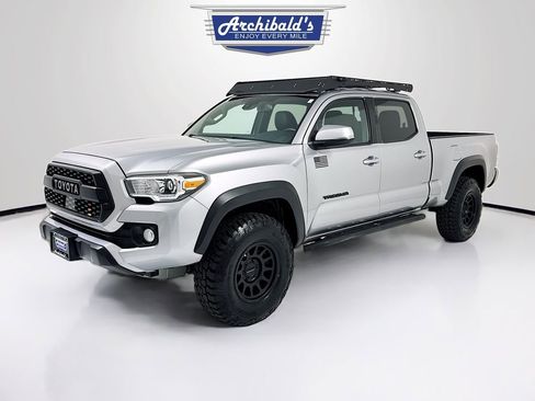 Used 2021 Toyota Tacoma TRD Off-Road w/ TRD Premium Off Road Package image 3