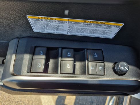 Used 2019 Toyota Tacoma TRD Off-Road AWD/4WD image 15
