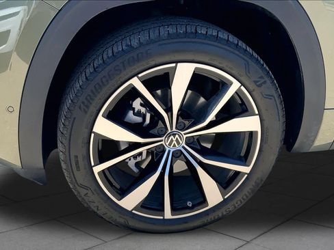 Used 2025 Volkswagen Atlas Cross Sport SEL Premium R-Line AWD/4WD image 10