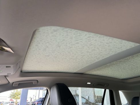 New 2026 Volkswagen Tiguan SE FWD image 18