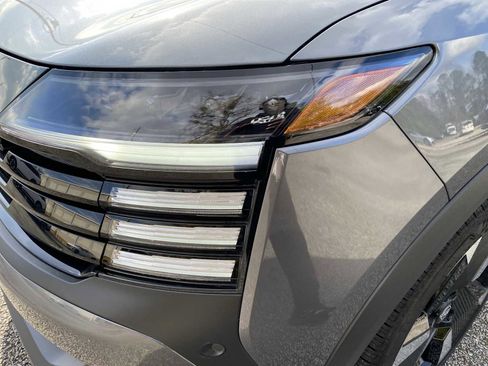 Used 2025 Nissan Kicks SR image 10