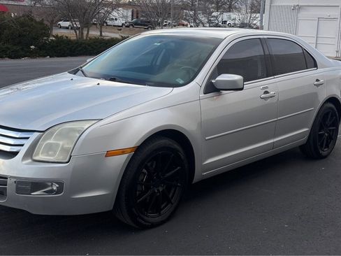 Used 2009 Ford Fusion SEL image 2