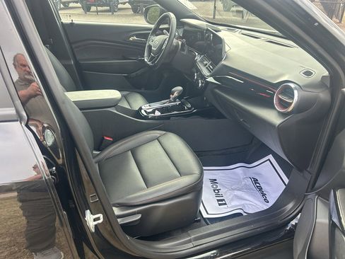 Used 2025 Chevrolet Trax RS w/ Driver Confidence Package image 16