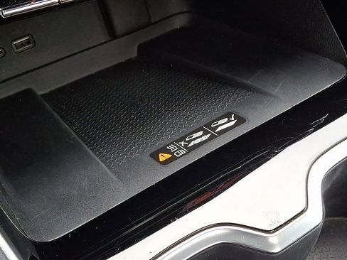 Used 2024 Chevrolet Traverse RS image 25