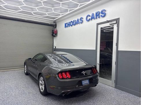 Used 2016 Ford Mustang Coupe RWD image 3
