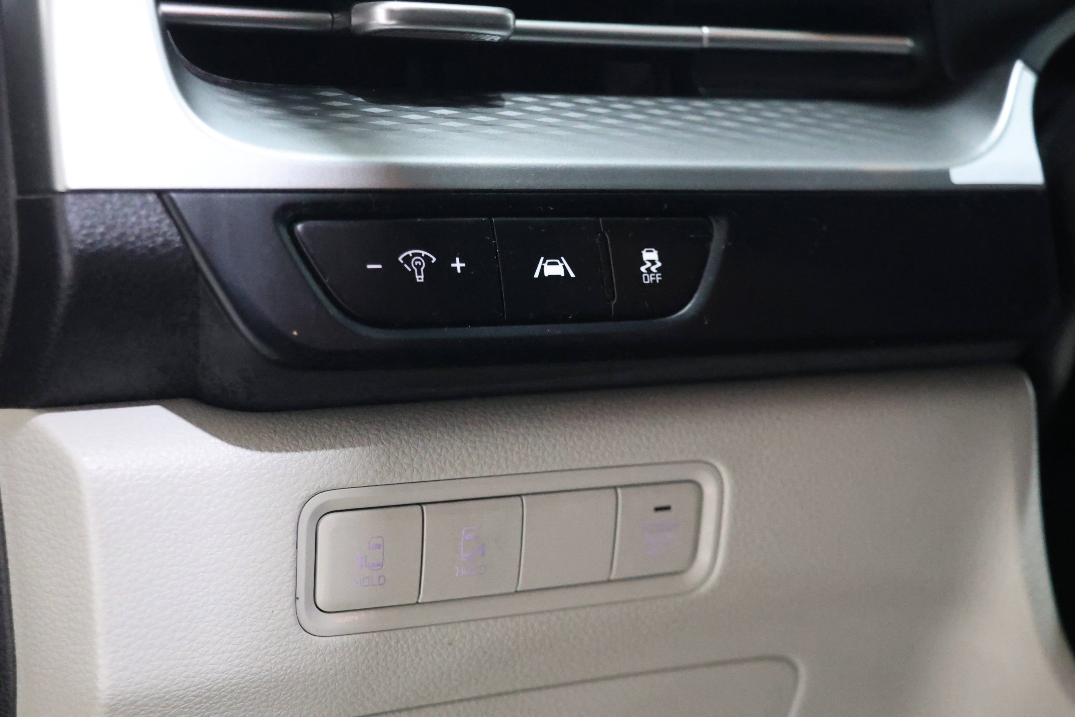 Used 2022 Kia Carnival LX FWD image 20
