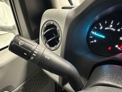 Used 2024 Ford E-350 and Econoline 350 Super Duty image 22