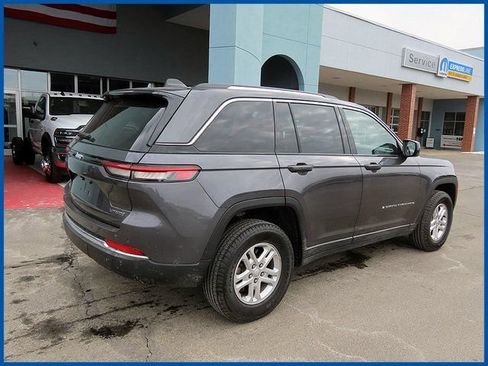 Used 2023 Jeep Grand Cherokee Laredo w/ Luxury Tech Group I AWD/4WD image 8