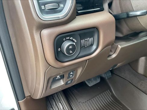 New 2026 RAM 1500 Laramie AWD/4WD image 18