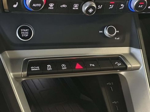 Used 2024 Audi Q3 2.0T Premium AWD/4WD image 34