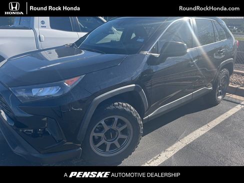 Used 2021 Toyota RAV4 LE image 1