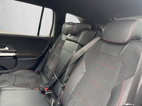 Used 2021 Mercedes-Benz GLB 250 4MATIC image 24