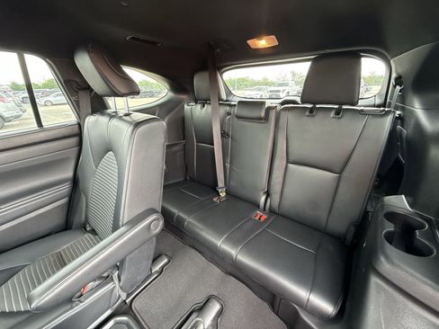 Used 2023 Toyota Highlander XSE FWD image 26