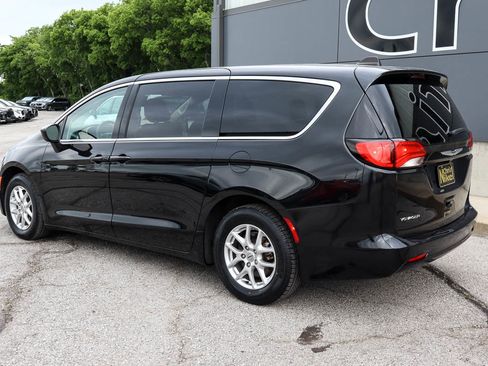 Used 2023 Chrysler Voyager LX FWD image 6