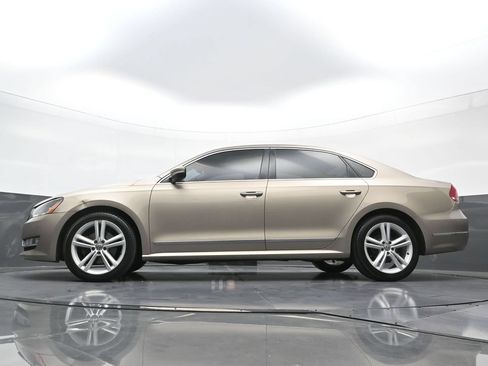 Used 2015 Volkswagen Passat TDI SEL Premium FWD image 24