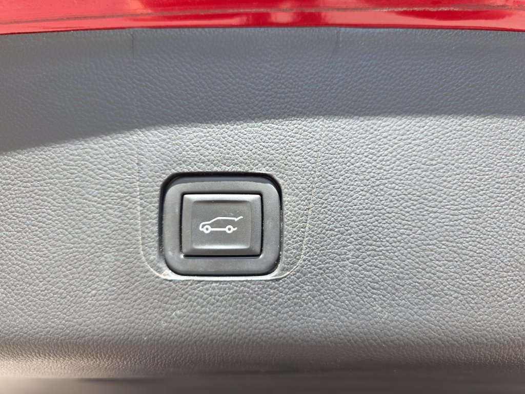 Used 2023 Chevrolet Traverse Premier AWD/4WD image 14