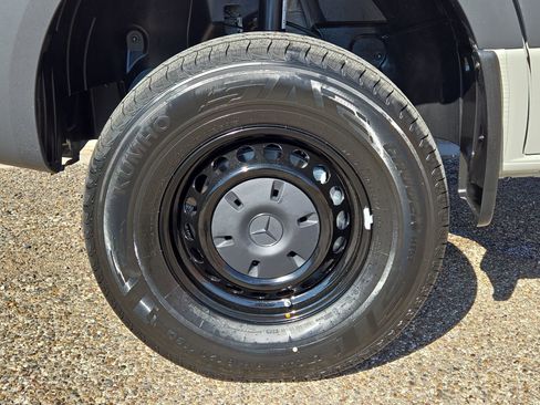 New 2025 Mercedes-Benz Sprinter 2500 image 11