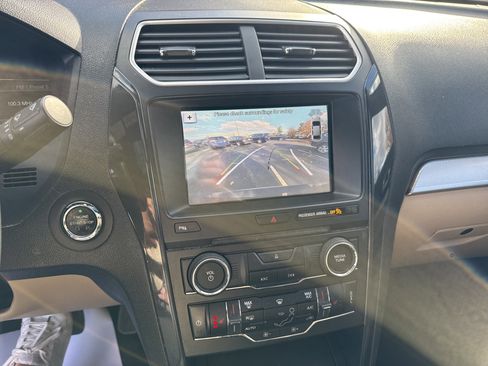 Used 2017 Ford Explorer XLT w/ Equipment Group 202A image 26