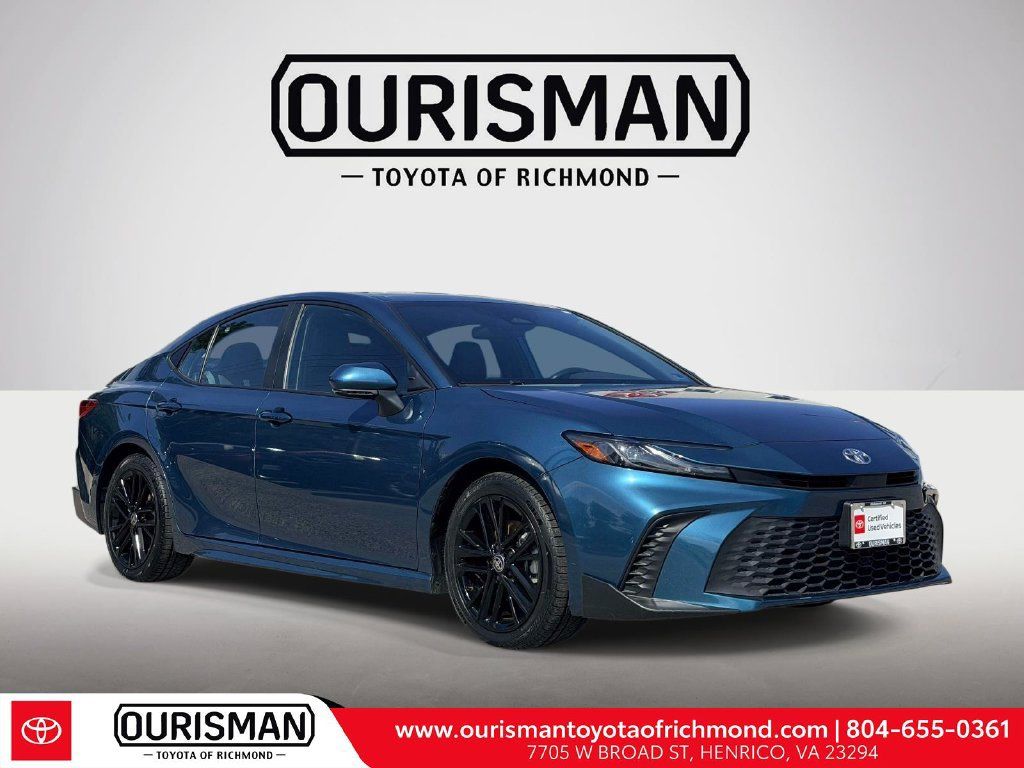 Certified 2025 Toyota Camry SE FWD image 1