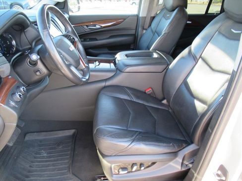 Used 2019 Cadillac Escalade Luxury image 19