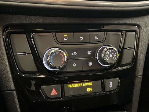 Used 2022 Buick Encore Preferred w/ Safety Package image 32