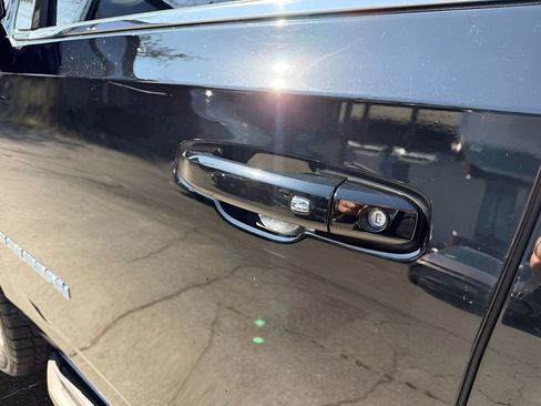 Used 2023 Chevrolet Suburban LT image 15