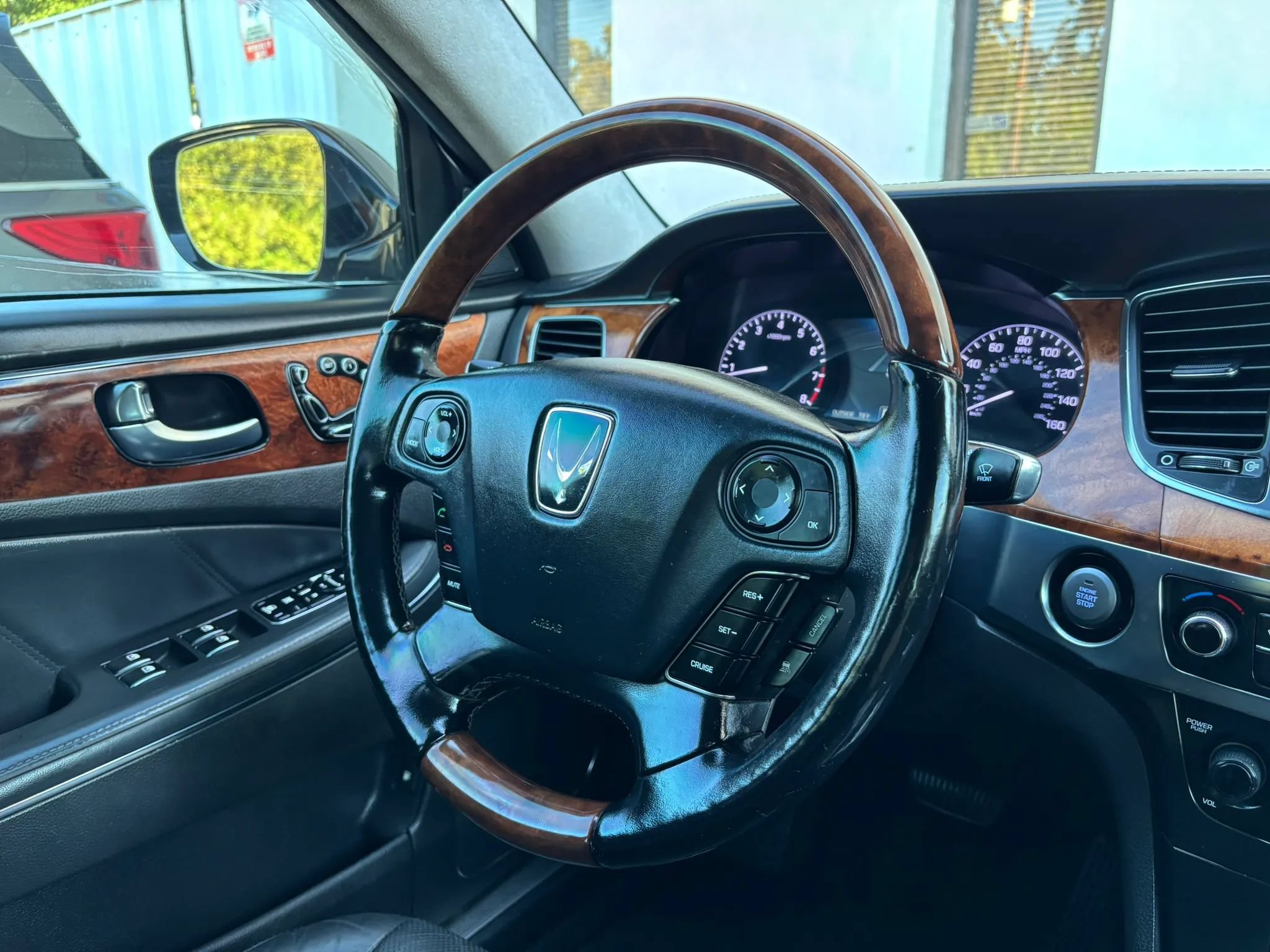 Used 2014 Hyundai Equus Signature RWD image 19