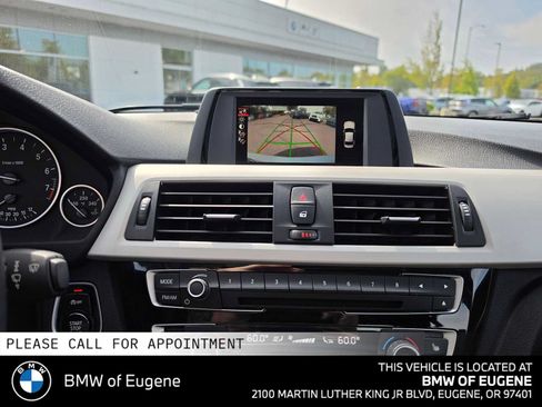 Used 2017 BMW 320i xDrive Sedan AWD/4WD image 28