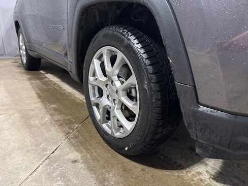 Used 2022 Jeep Compass Latitude w/ Sun and Sound Group AWD/4WD image 19