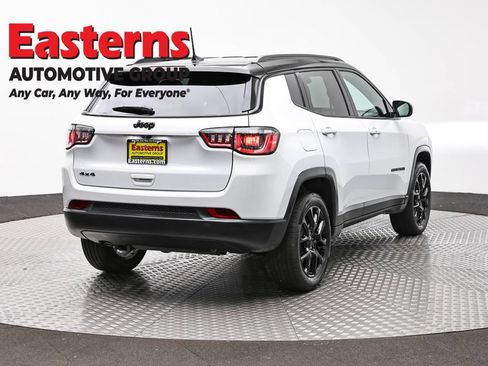 Used 2023 Jeep Compass Latitude w/ Convenience Group AWD/4WD image 5