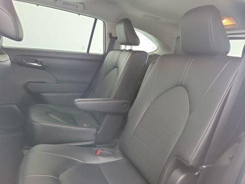Used 2026 Toyota Highlander XLE AWD/4WD image 14