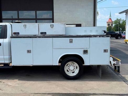 Used 2019 Ford F550 4x4 Regular Cab Super Duty image 5