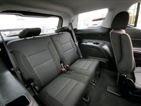 Used 2023 GMC Acadia SLE w/ Driver Convenience Package image 17