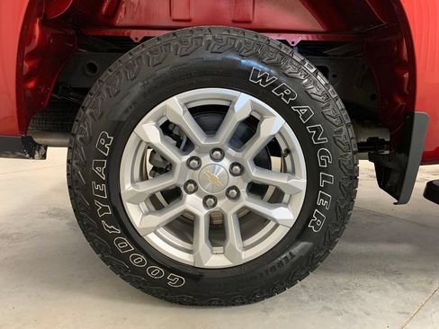 Used 2023 Chevrolet Silverado 1500 LT w/ Z71 Off-Road Package AWD/4WD image 10