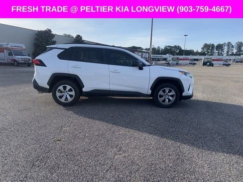 Used 2019 Toyota RAV4 LE FWD image 4