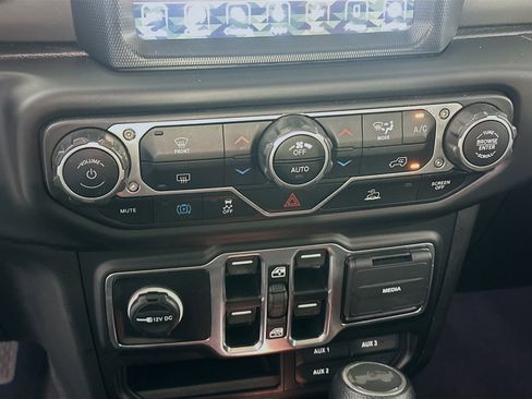 Used 2023 Jeep Wrangler Unlimited AWD/4WD image 23