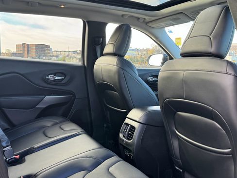 Used 2021 Jeep Cherokee Limited image 26