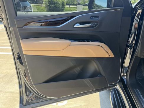 Used 2023 Cadillac Escalade ESV Premium Luxury AWD/4WD image 25
